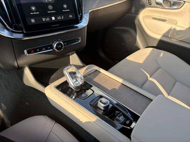 2026 Volvo XC90 Plus, B6 AWD Gas (mild hybrid), Gasoline, Bright, 7 Seats
