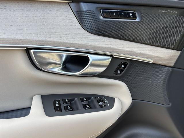2026 Volvo XC90 Plus, B6 AWD Gas (mild hybrid), Gasoline, Bright, 7 Seats
