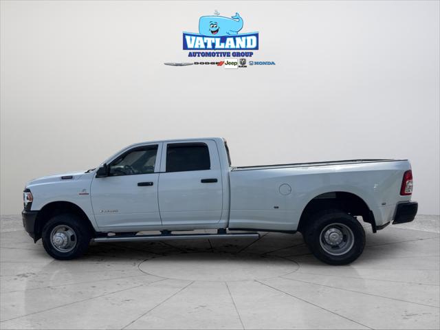 2022 RAM 3500 Tradesman Crew Cab 4x4 8 Box