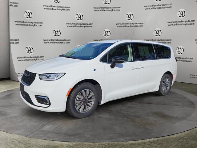 2024 Chrysler Pacifica Hybrid Select