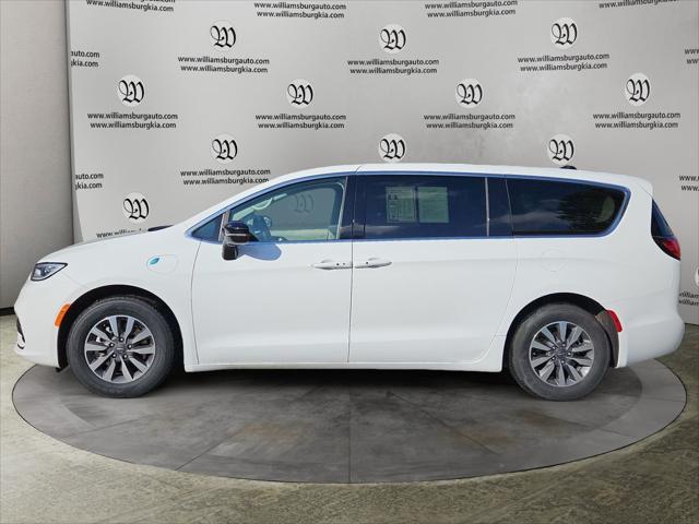 2024 Chrysler Pacifica Hybrid Select