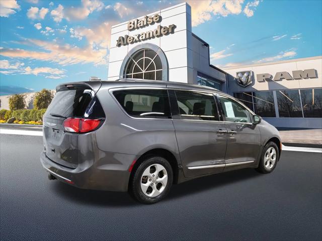 2017 Chrysler Pacifica Touring-L Plus 2017 Chrysler Pacifica Touring-L Plus