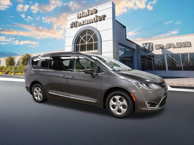 2017 Chrysler Pacifica Touring-L Plus