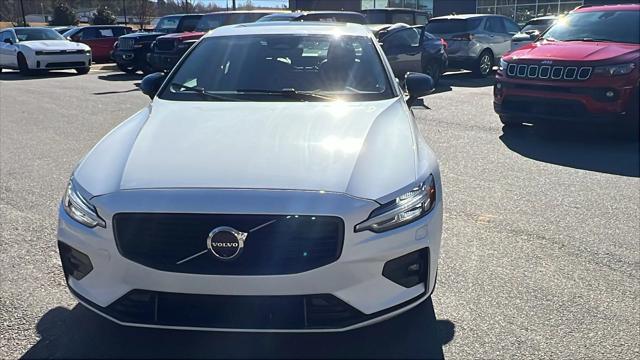 2024 Volvo S60 B5 Plus Dark Theme 2024 Volvo S60 B5 Plus Dark Theme