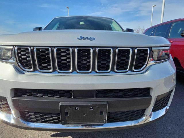 2023 Jeep Grand Cherokee L Laredo 4x4