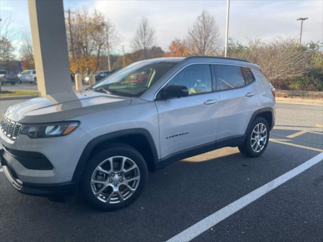 2024 Jeep Compass Latitude Lux FWD