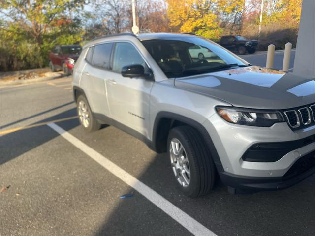 2024 Jeep Compass Latitude Lux FWD