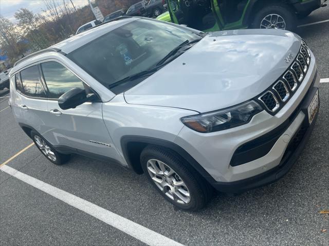 2024 Jeep Compass Latitude Lux FWD 2024 Jeep Compass Latitude Lux FWD