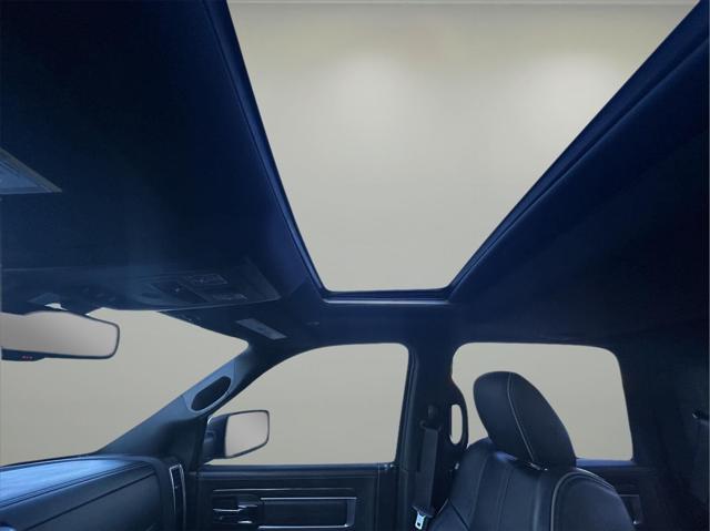 2017 RAM 1500 Limited Crew Cab 4x4 57 Box 2017 RAM 1500 Limited Crew Cab 4x4 57 Box