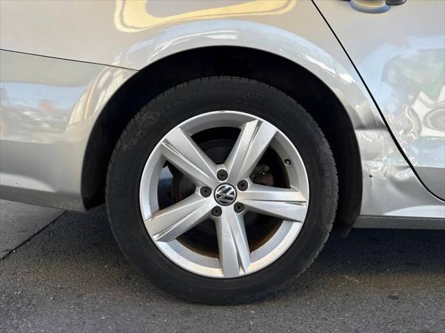 2012 Volkswagen Passat 2.5L SE