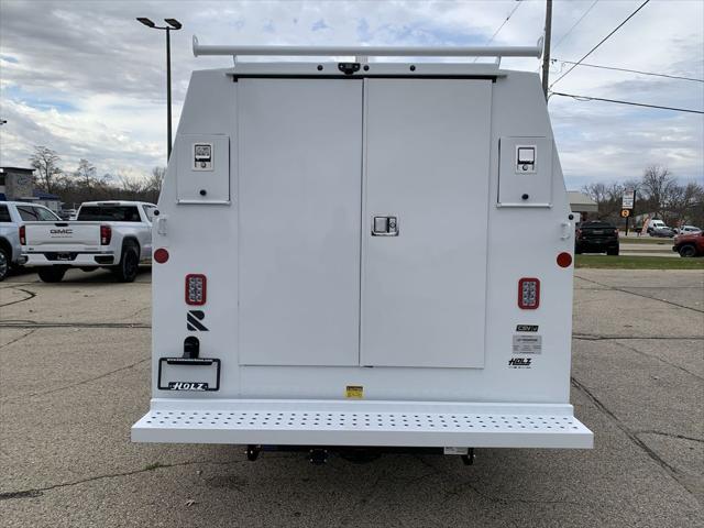 2025 GMC Savana Cutaway Work Van
