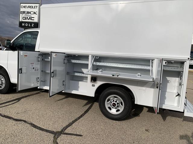 2025 GMC Savana Cutaway Work Van