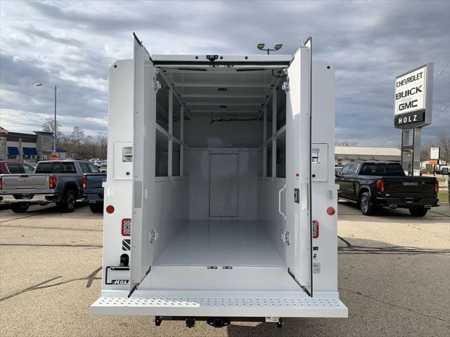 2025 GMC Savana Cutaway Work Van