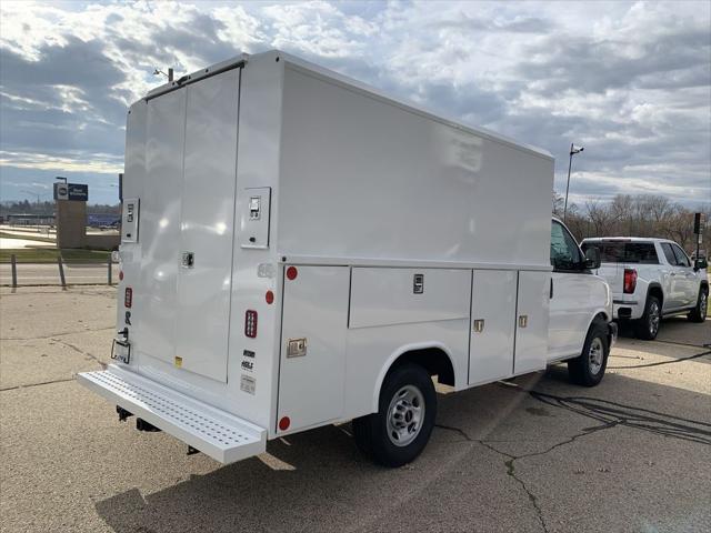 2025 GMC Savana Cutaway Work Van