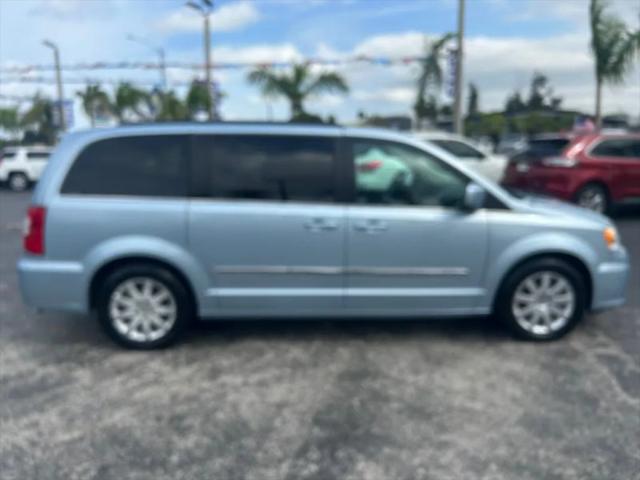 2012 Chrysler Town & Country Touring