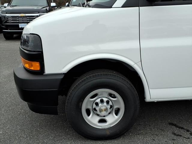 2025 Chevrolet Express Cargo Van RWD 2500 Regular Wheelbase WT