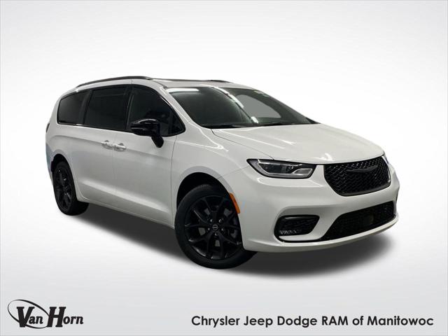 2026 Chrysler Pacifica Select AWD for sale in Manitowoc, WI