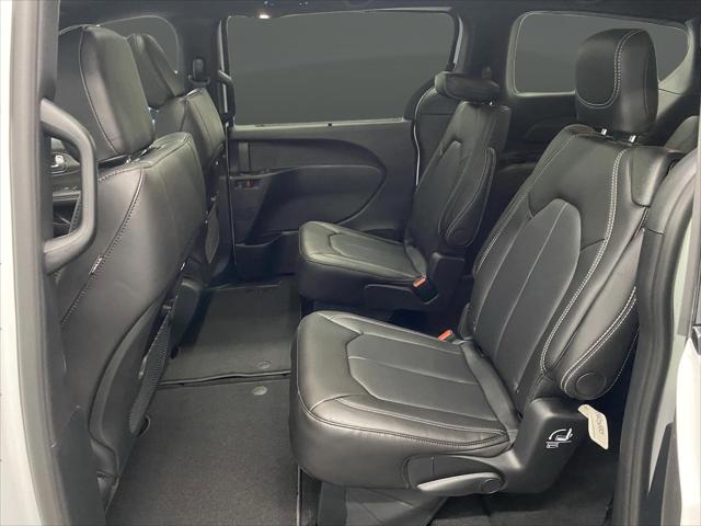 2026 Chrysler Pacifica Select AWD
