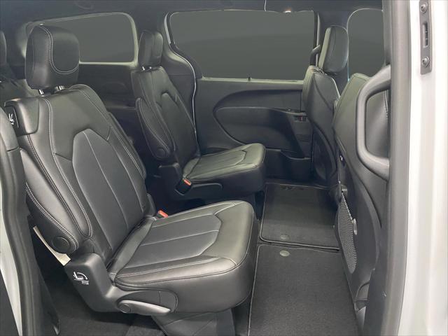 2026 Chrysler Pacifica Select AWD