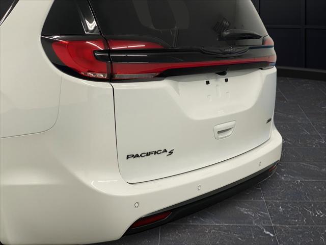 2026 Chrysler Pacifica Select AWD