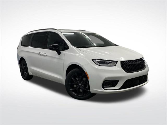 2026 Chrysler Pacifica Select AWD