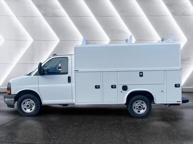 2025 GMC Savana Cutaway Work Van