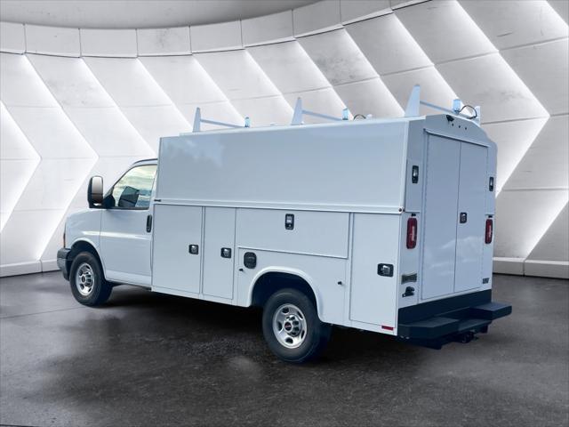 2025 GMC Savana Cutaway Work Van