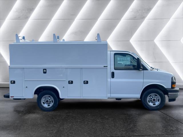 2025 GMC Savana Cutaway Work Van