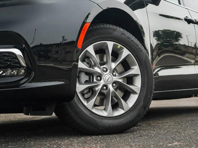 2026 Chrysler Pacifica Select AWD