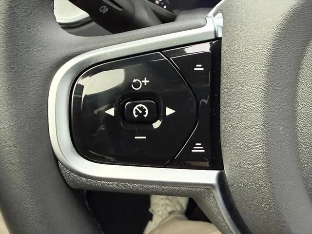 2026 Volvo XC60 Plug-In Hybrid Black Edition Ultra, T8 AWD Electric/Gasoline, Dark