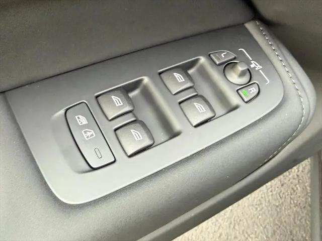 2026 Volvo XC60 Plug-In Hybrid Black Edition Ultra, T8 AWD Electric/Gasoline, Dark