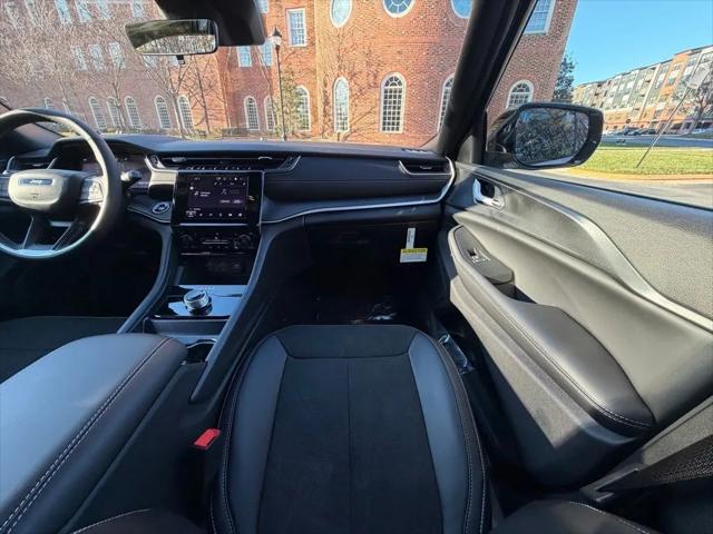 2025 Jeep Grand Cherokee L Altitude 4x4