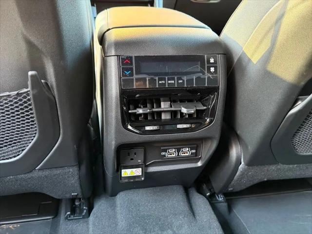 2025 Jeep Grand Cherokee L Altitude 4x4