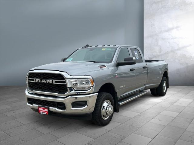 2022 RAM 3500 Tradesman Crew Cab 4x4 8 Box