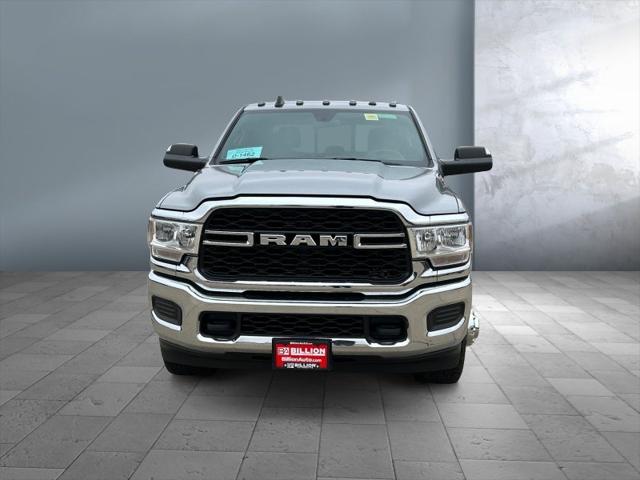 2022 RAM 3500 Tradesman Crew Cab 4x4 8 Box