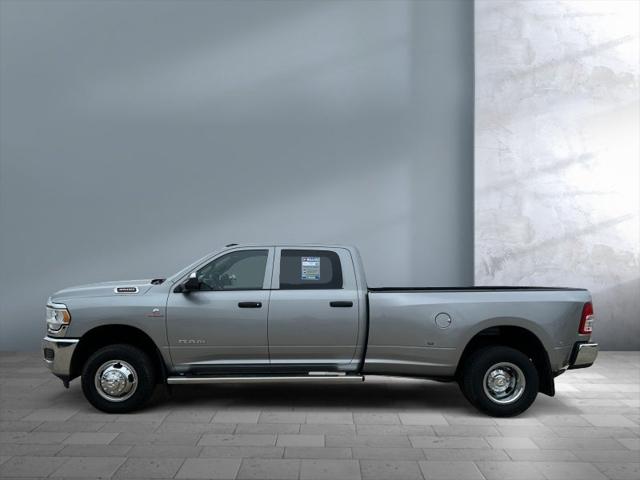 2022 RAM 3500 Tradesman Crew Cab 4x4 8 Box