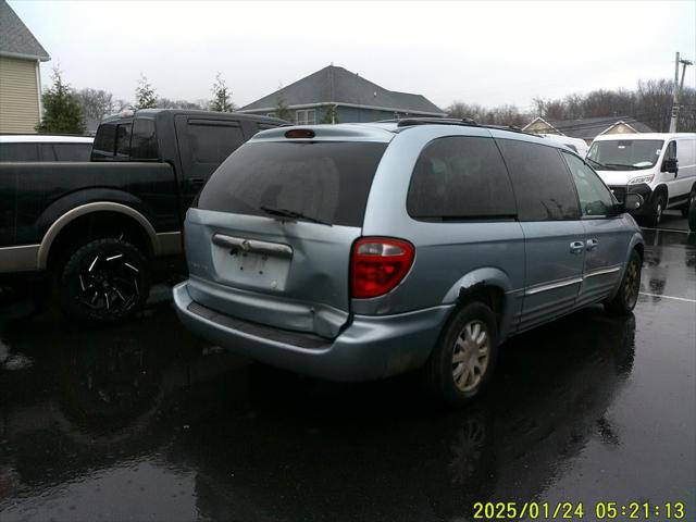 2003 Chrysler Town and Country LXi
