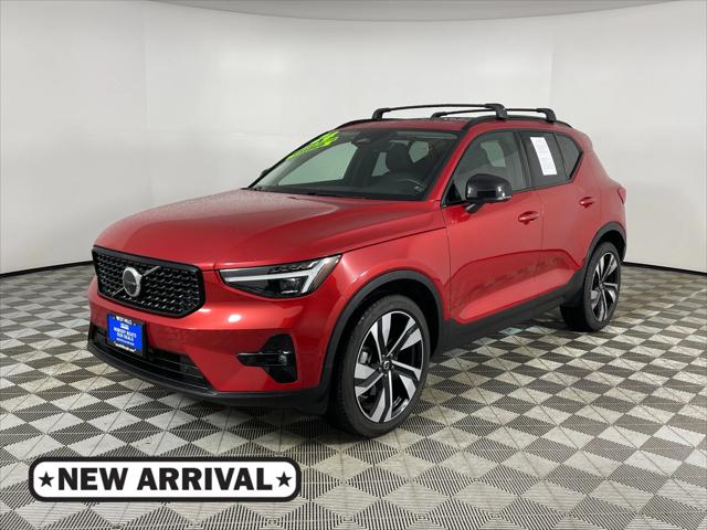 2024 Volvo XC40 B5 Plus Dark Theme