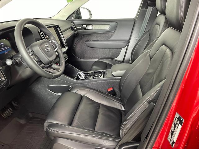 2024 Volvo XC40 B5 Plus Dark Theme