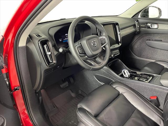 2024 Volvo XC40 B5 Plus Dark Theme