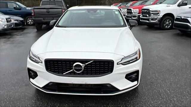 2024 Volvo S60 B5 Core Dark Theme 2024 Volvo S60 B5 Core Dark Theme