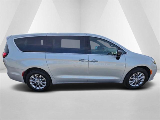 2026 Chrysler Pacifica Select AWD