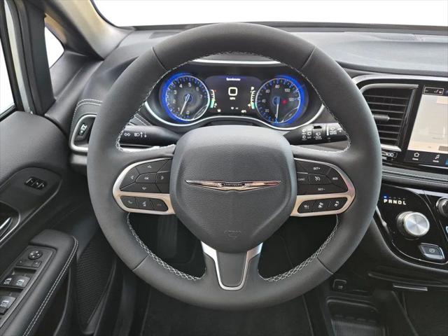 2026 Chrysler Pacifica Select AWD