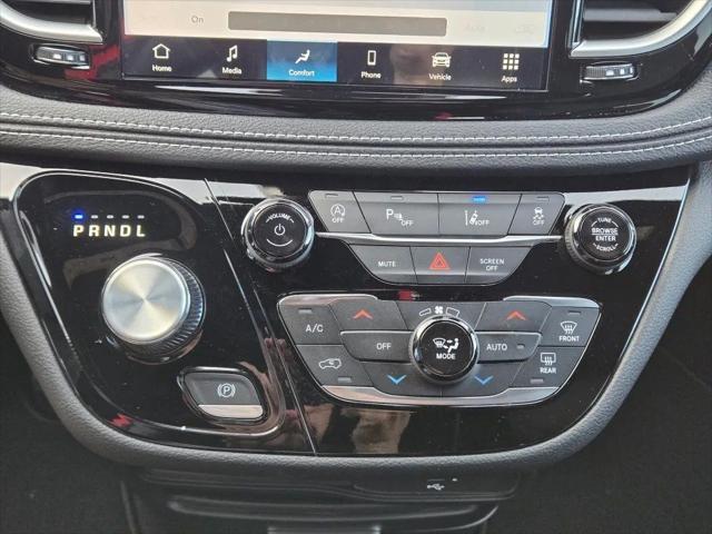 2026 Chrysler Pacifica Select AWD