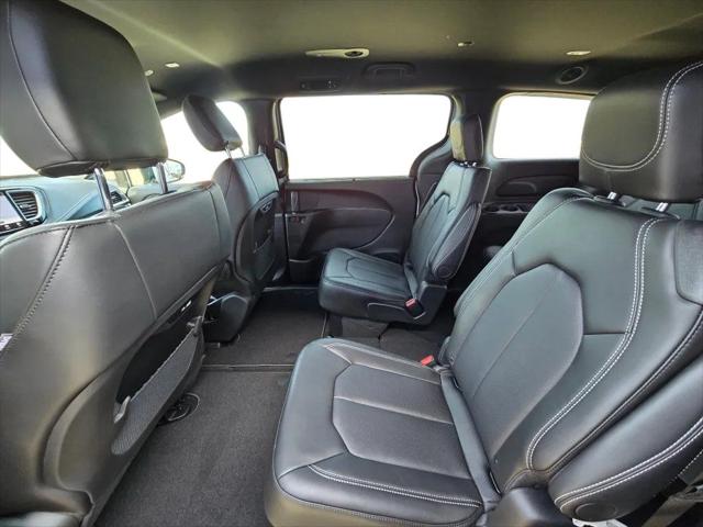 2026 Chrysler Pacifica Select AWD