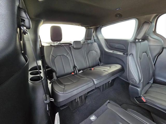 2026 Chrysler Pacifica Select AWD