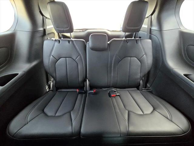 2026 Chrysler Pacifica Select AWD