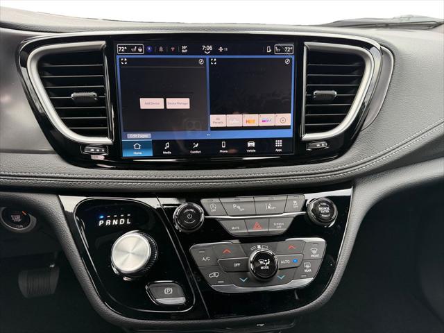 2026 Chrysler Pacifica Select AWD
