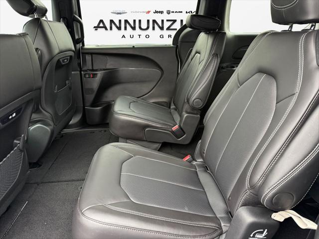 2026 Chrysler Pacifica Select AWD