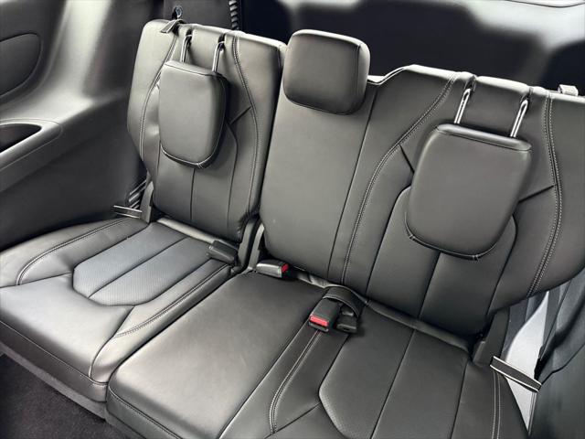 2026 Chrysler Pacifica Select AWD